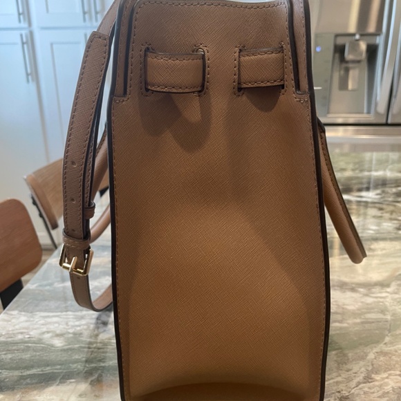 Beautiful mid size tote by Michael Kors - Picture 3 of 10